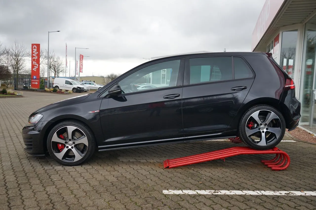 Volkswagen Golf VII 2.0 GTI Performance...  Image 3