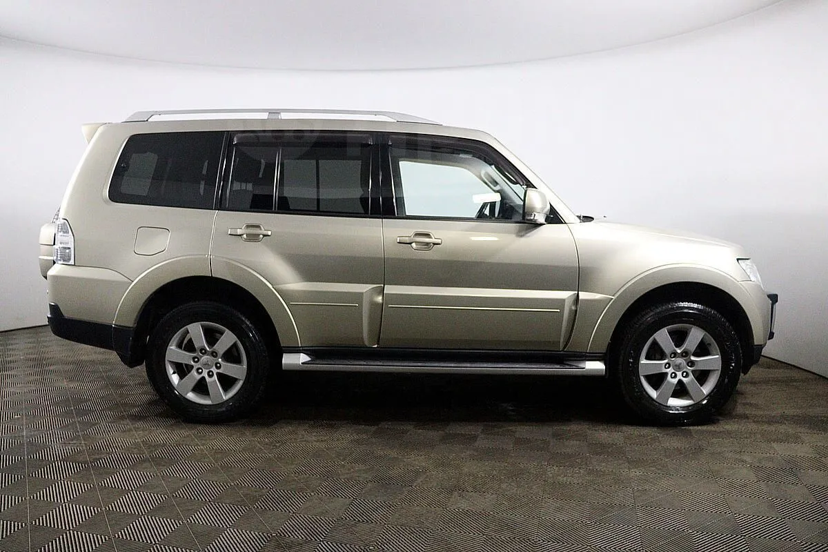 Mitsubishi Pajero Image 4